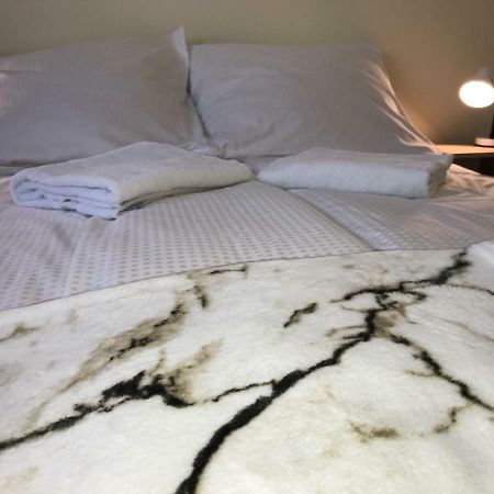 Ella Apartman Debrecen Buitenkant foto