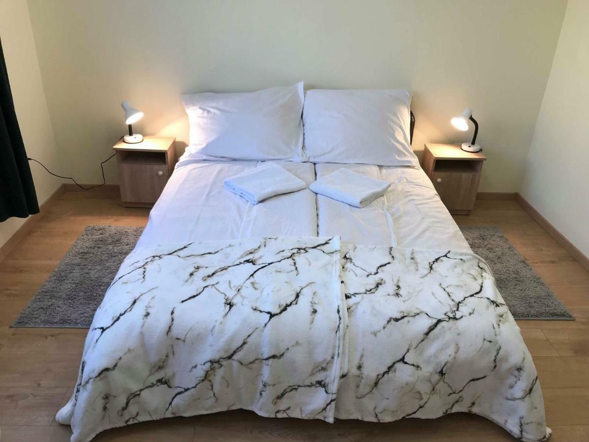 Ella Apartman Debrecen Buitenkant foto