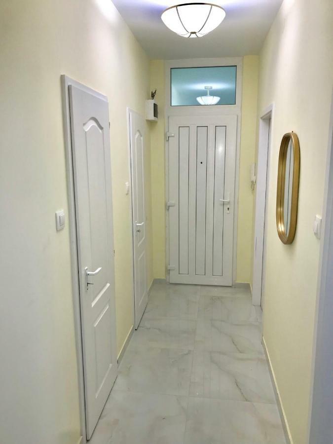 Ella Apartman Debrecen Buitenkant foto