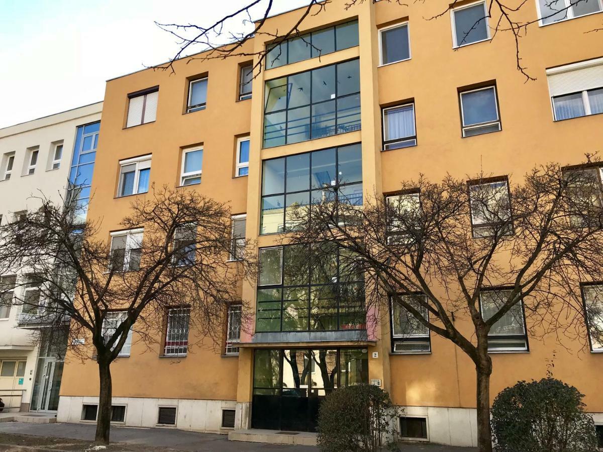 Ella Apartman Debrecen Buitenkant foto
