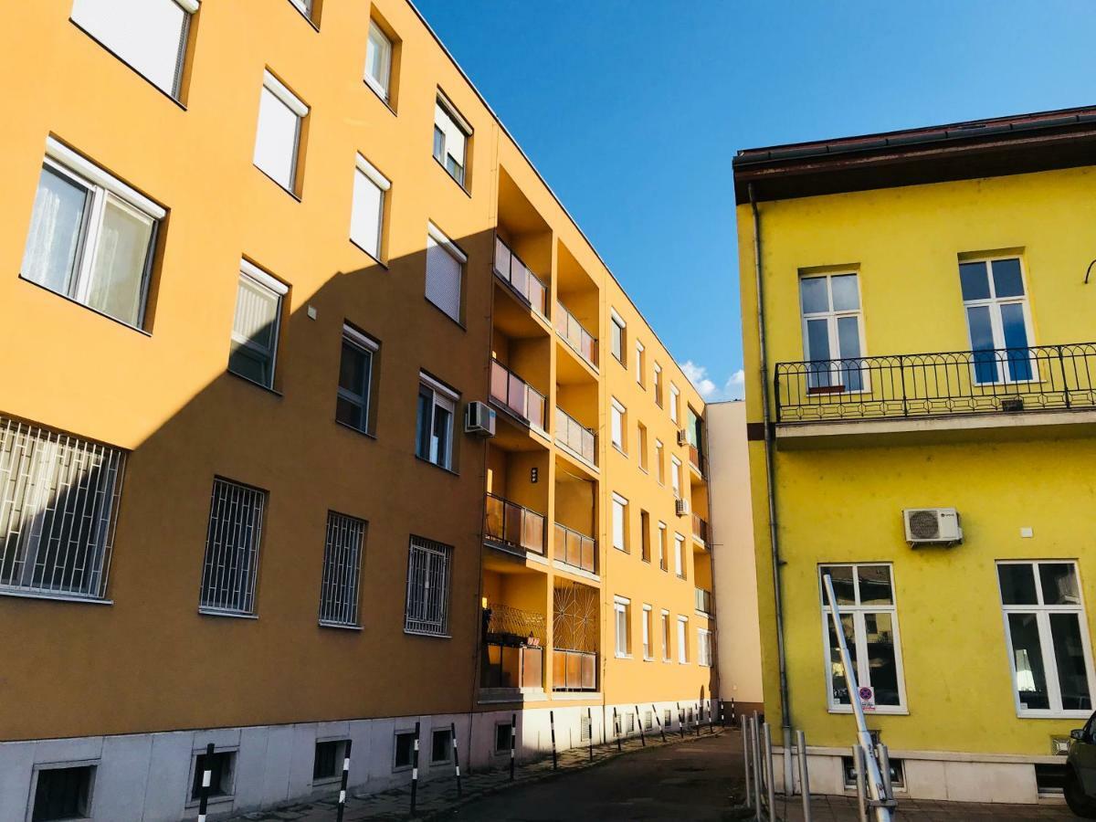 Ella Apartman Debrecen Buitenkant foto