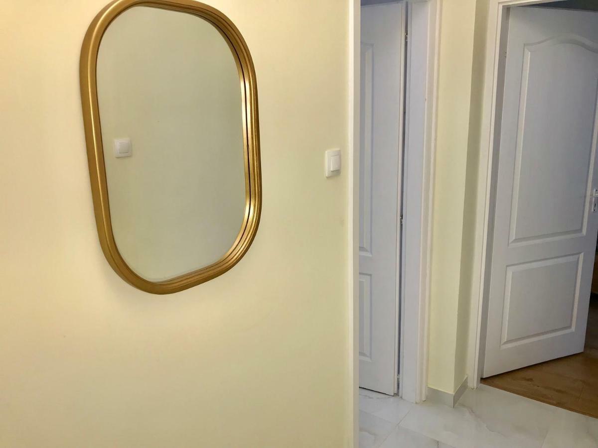 Ella Apartman Debrecen Buitenkant foto
