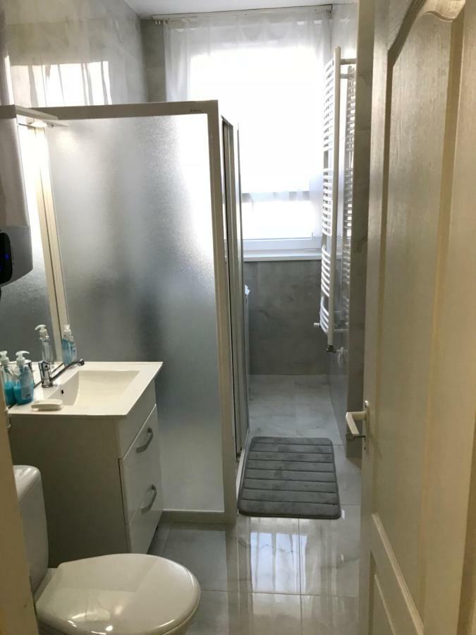 Ella Apartman Debrecen Buitenkant foto