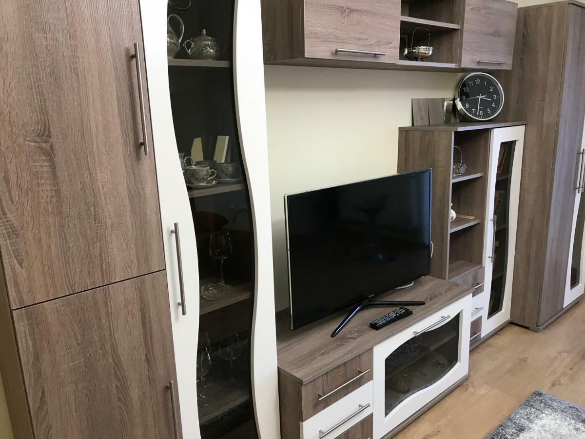 Ella Apartman Debrecen Buitenkant foto