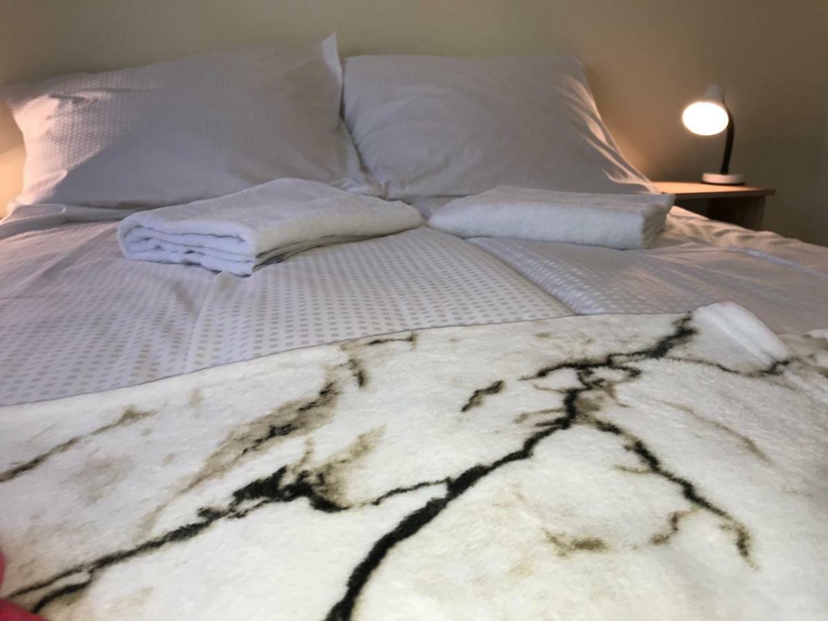 Ella Apartman Debrecen Buitenkant foto